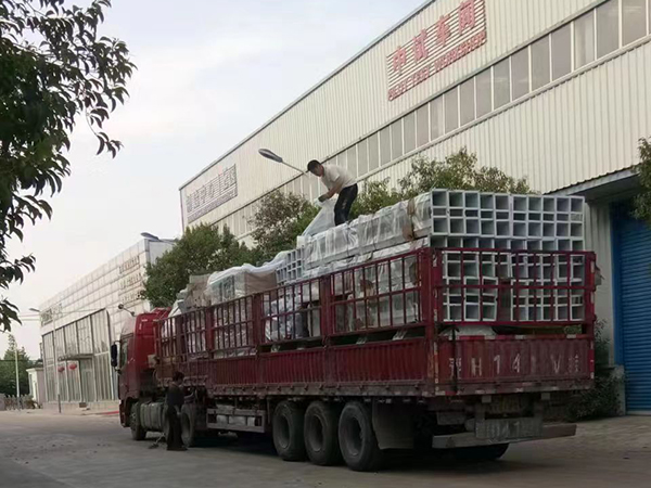 日產300噸<a href=http://www.flyinghorsetrade.com/product/ target=_blank class=infotextkey>玉米深加工設備</a>發貨現場